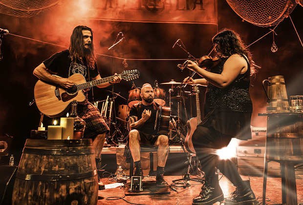 gwenn n roses site.jpg